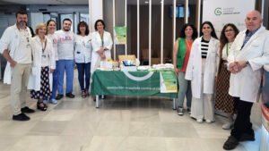 Neumología, Medicina Preventiva y Oncología del Hospital de Valme junto a los centros de atención primaria y la colaboración de la AECC impulsan la campaña del Día Mundial Sin Tabaco.