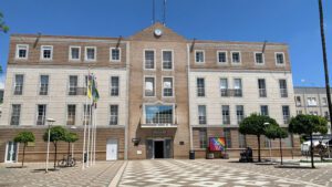 también reduce a la mitad el periodo medio de pago a los proveedores.