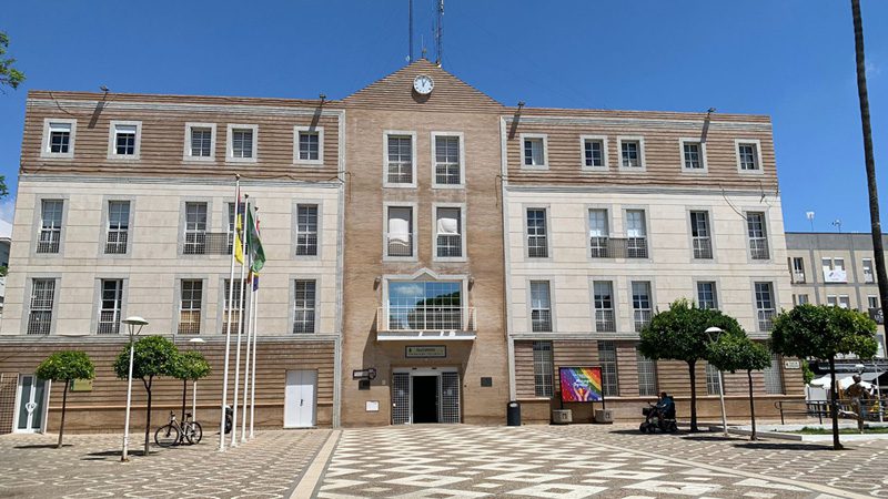 también reduce a la mitad el periodo medio de pago a los proveedores.