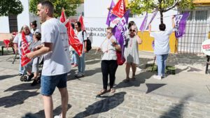 La plantilla del Servicio de Ayuda a Domicilio pide la municipalización del servicio ante el Ayuntamiento de Utrera