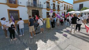 La plantilla del Servicio de Ayuda a Domicilio pide la municipalización del servicio ante el Ayuntamiento de Utrera