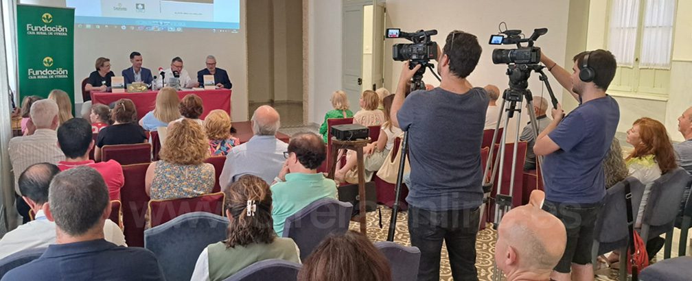 Manuel Orellana presentó su libro “Memorias de un camino, de Utrera a Santiago de Compostela”