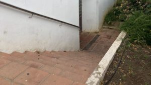La Biblioteca se adapta a la normativa de accesibilidad con la construcción de una rampa de acceso directo a la planta sótano