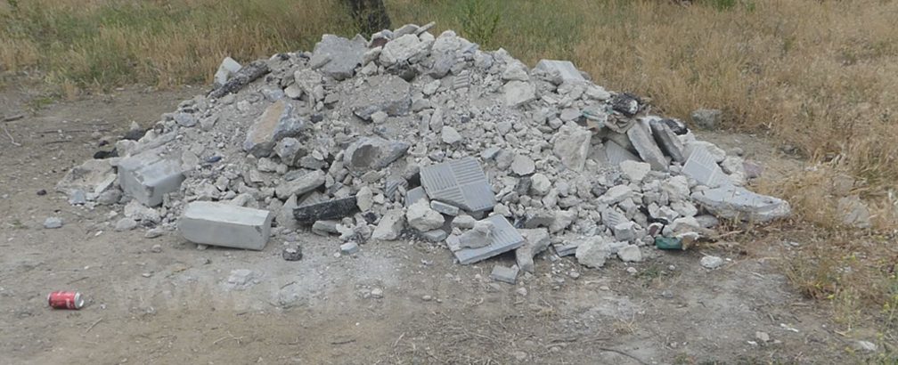 Utrera limpia es más Utrera denuncia el vertido de escombros en el paraje natural de la Fuente de los Ocho Caños