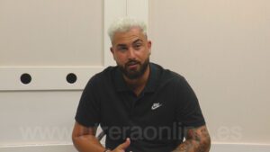 En este nuevo tema, el cantante y compositor afincado en Utrera está acompañado por el rapero Antón 07.