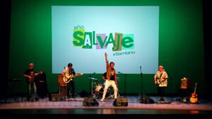 El concierto que originalmente iba a tener lugar en el Castillo de Utrera finalmente se trasladó al Teatro Municipal Enrique de la Cuadra por problemas técnicos insalvables.