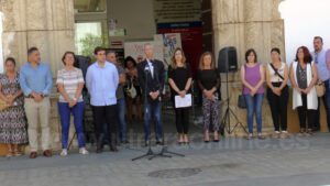 tanto el alcalde, Francisco Jiménez; como la delegada municipal de Reactivación Económica, Isabel González, dedicaron unas palabras para condenar estos actos