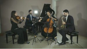 El cuarteto está formado por Manu Brazo, Pepe Fernández, Claudia Gallardo y Ricardo Huete.