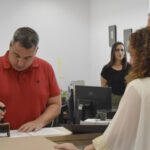 Valle reiteró que “no vamos a parar hasta que nos den una solución y si tenemos que endurecer las protestas, lo vamos a hacer. También en el Parlamento vamos a formular preguntas para que la Consejera de Fomento explique porqué no se soluciona este problema”.