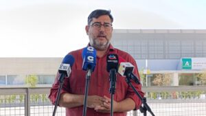 El exalcalde considera “inadmisible e insostenible” los incumplimientos de la Junta de Andalucía con Utrera