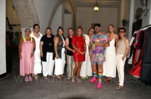 La I Pasarela “Utrera de volantes” ha estado amadrinada por la artista Maui de Utrera que además fue la encargada de conducir el evento