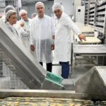Durante su visita a la empresa Obando, Fernández-Pacheco ha podido conocer el trabajo que se realiza en esta empresa familiar con casi 60 años de historia