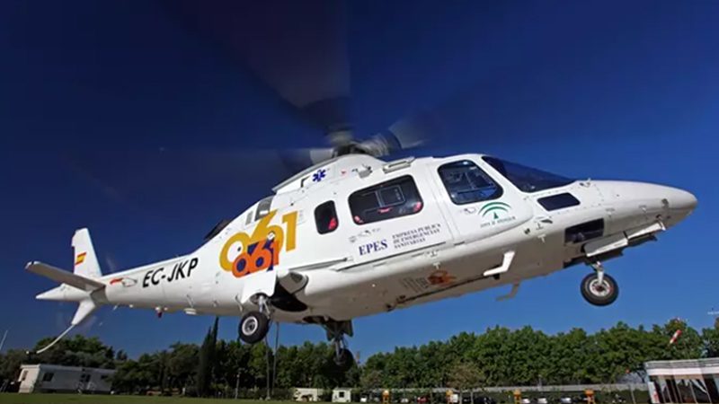 Efectivos del parque de bomberos de Los Palacios y fuentes sanitarias confirmaban el fallecimiento de los dos ocupantes del vehículo, un matrimonio vecino de Utrera