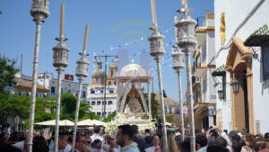 La Asociación Musical Álvarez Quintero ha agradecido a la Hermandad de Consolación Coronada “el trato recibido y el hacernos parte de este magno acto, que quedará en la memoria de todos los utreranos y de la Diócesis de Sevilla”.
