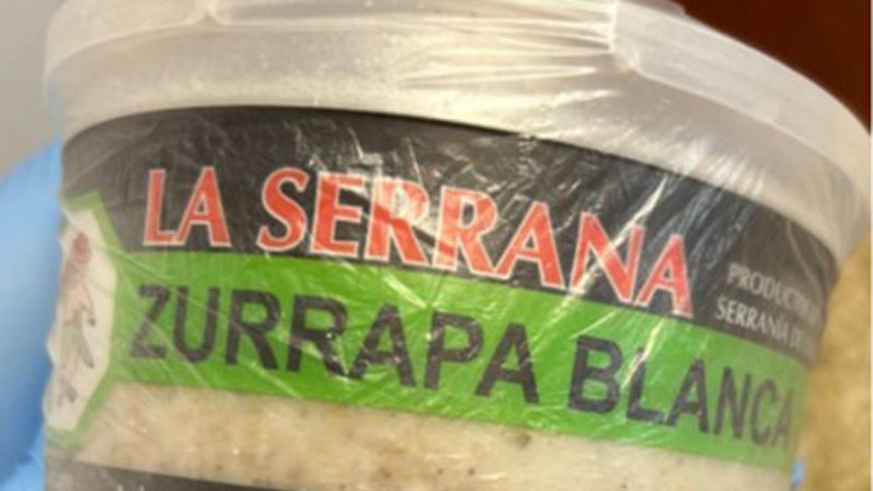 Se trata de la Zurrapa Blanca Lote 211123 y fecha de caducidad 21/11/2024 de la marca Embutidos La Serrana, S.L. de Olvera