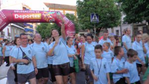 Tanto marchadores como corredores llevaron a cabo un recorrido de aproximadamente 14 kilómetros