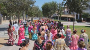 Hasta tres generaciones de mujeres se han dado cita para participar en esta peregrinación que partía desde la Plaza del Altozano