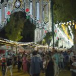 Una vez que se hayan encendido los 2.729.636 puntos de luz, comenzará la actividad en las 98 casetas