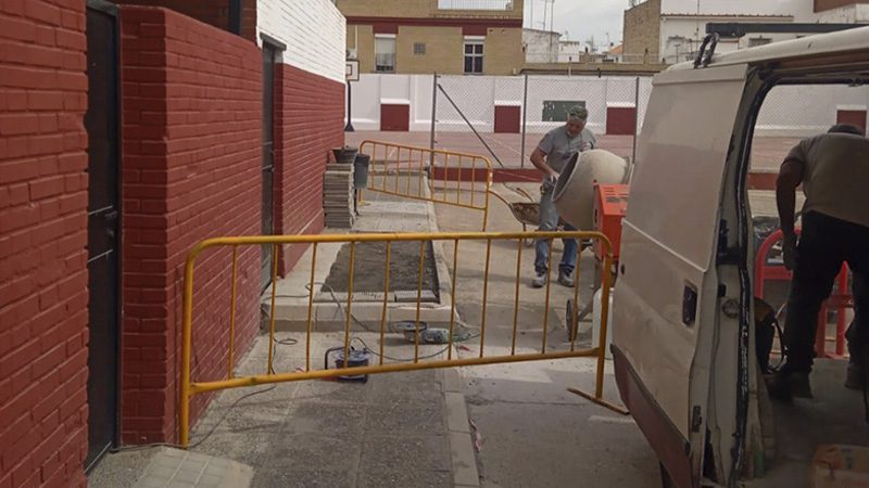 Educación realiza labores de mantenimiento menor en los colegios del municipio a lo largo de todo el curso escolar