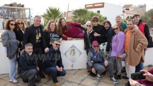 Utrera rinde homenaje a “La Estrella” con un azulejo en su memoria en el Parque del Muro