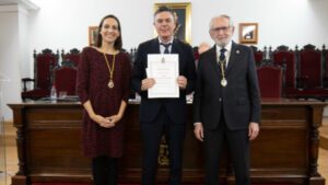 El abogado Antonio José Vela Sánchez, galardonado con el Premio Ángel Olavarría