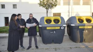 El Trobal estrena nuevos contenedores dentro del plan de reciclaje de Los Palacios