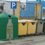 Polémica en Los Molares por el uso de un aparcamiento adaptado como espacio para contenedores de basura