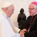 La archidiócesis de Sevilla convoca a todos los fieles en la catedral para orar por el Papa Francisco