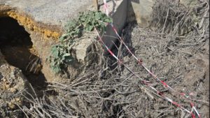 Obras e Infraestructuras trabaja en la reparación de caminos y calles tras las lluvias en Utrera