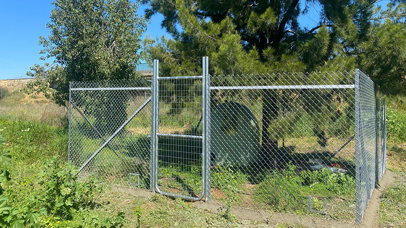 Sanidad instala un recinto para evitar el ataque a los gatos de las colonias felinas