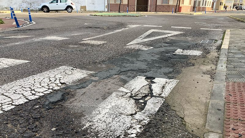 PSOE denuncia que las calles de Utrera están intransitables por falta de mantenimiento