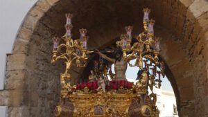 Definitivamente La Trinidad no cruzará este año el Arco de la Villa por las obras de la calle San Fernando