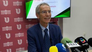 El Ayuntamiento invertirá 170.000 euros en la renovación de once parques infantiles de Utrera