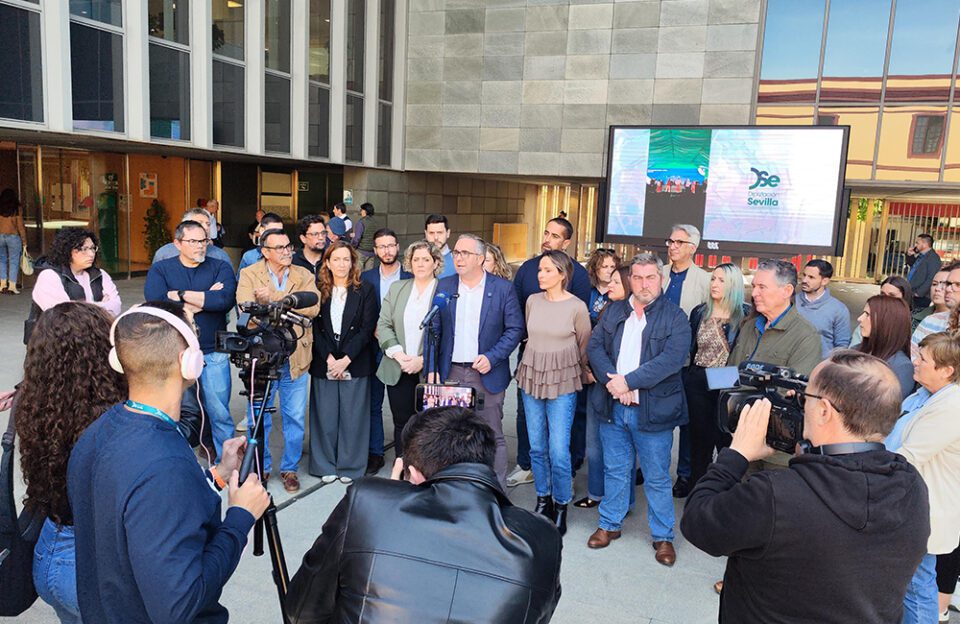 Encierro simbólico en Diputación en protesta por la reducción de ingresos a Ayuntamientos