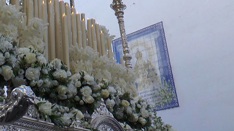 Retirado el mural cerámico de la Patrona de Utrera de San Francisco por riesgo de caída