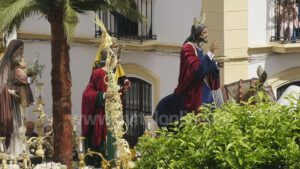 Utrera celebra un Domingo de Ramos completo con sus tres hermandades en la calle