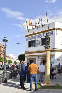 La Virgen de la Inmaculada vuelve a su lugar en Los Palacios tras su restauración