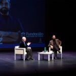 Manu Sánchez llena de humor y emoción el Teatro Municipal de Los Palacios