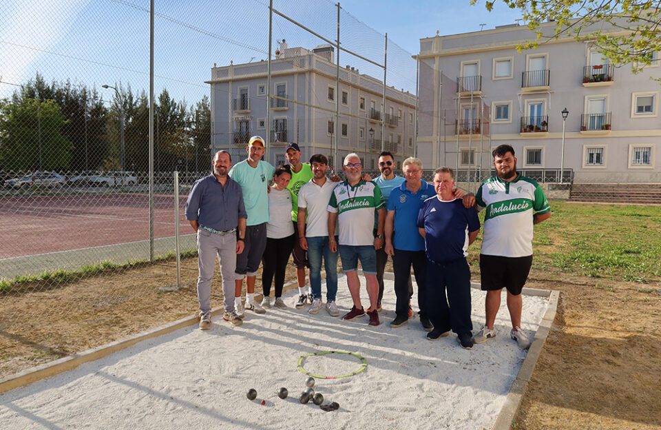 Utrera cuenta con nuevas pistas de petanca en la calle Rafael González Cordero