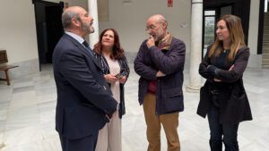 El presidente del Senado, Pedro Rollán, visita el Ayuntamiento de Utrera