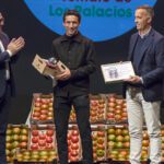 Jesús Navas recibe el Tomate de Plata 2025 en Los Palacios y Villafranca