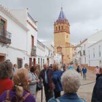 El Coronil refuerza su apuesta por el turismo con la visita de vecinos de Espartinas