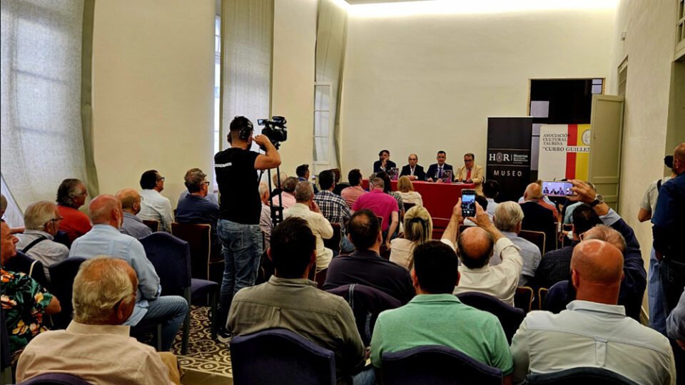 Utrera acoge la presentación del libro de Manolo Viera sobre Morante de la Puebla