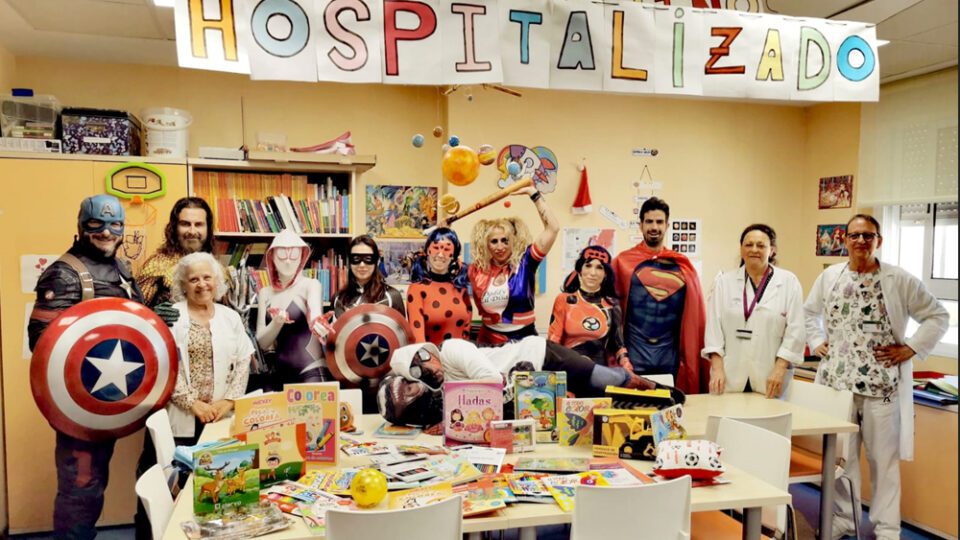 El Hospital de Valme se suma al Día del Niño Hospitalizado con magia y solidaridad