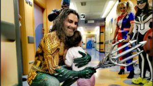 El Hospital de Valme se suma al Día del Niño Hospitalizado con magia y solidaridad