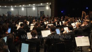 La Orquesta Juvenil de Chicago llena de música y solidaridad el teatro de Utrera