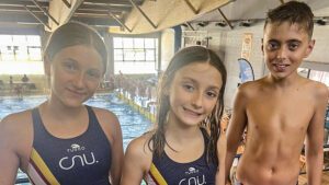 La joven nadadora utrerana Edurne Ortiz se proclama triple campeona de Andalucía Benjamín