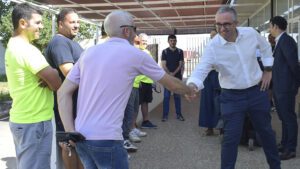 Los Palacios y UNEI generan siete empleos en sus piscinas municipales para personas con discapacidad