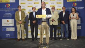 El alcalde de Los Palacios visita las obras de modernización de regadíos en Las Marismas del Guadalquivir