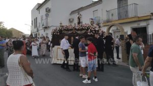 La Virgen del Carmen realiza su salida procesional anual por las calles de la barriada
